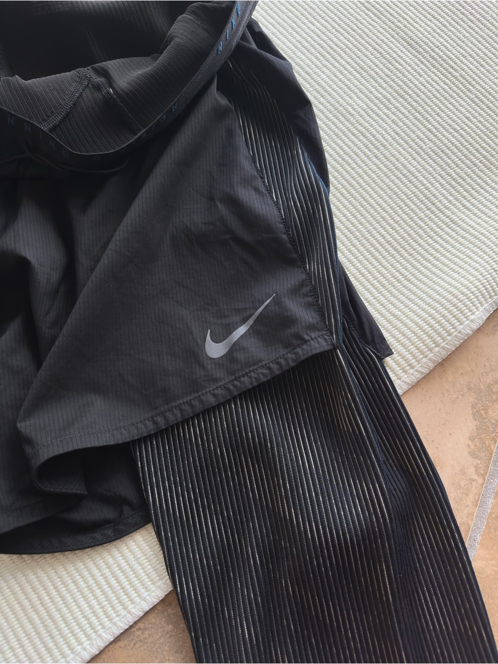 Nike Run Division Hybrid Black/Navy 2-in-1 Running Tights & Shorts - Picture 7 of 10